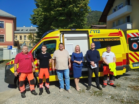ZDRAVSTVENI DOM IDRIJA Z NOVIM REŠEVALNIM VOZILOM