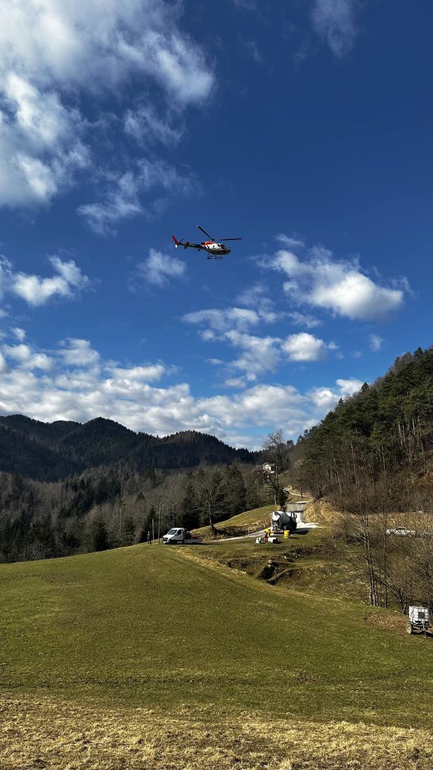 DANES DOPOLDNE NAD IDRIJO VEČ PRELETOV HELIKOPTERJA - idrija.si