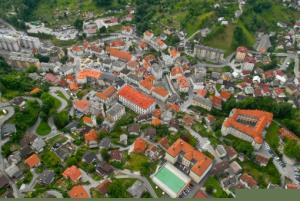 7 - Panorama mesta Idrija